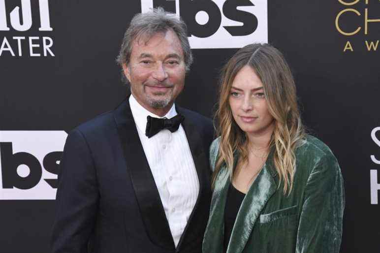 Patrick Wachsberger et Olivia Wachsberger arrivent à la 27e cérémonie annuelle des Critics Choice Awards qui s'est tenue au Fairmont Century Plaza de Los Angeles, en Californie, le dimanche 13 mars 2022. (Photo de Athanlee B. Mirador/Sipa USA)(Sipa via AP Images)