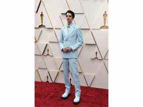 L'acteur australien Kodi Smit-McPhee pose sur le tapis rouge lors des arrivées des Oscars à la 94e cérémonie des Oscars à Hollywood, Los Angeles, Californie, le 27 mars 2022.