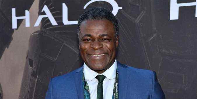 La star de Black Panther, Danny Sapani, parle de l'énergie sur le plateau de Wakanda Forever

