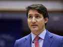 Le Premier ministre canadien Justin Trudeau s'adresse aux législateurs européens avant un sommet de l'OTAN et une réunion du G7, au milieu de l'invasion russe de l'Ukraine, à Bruxelles, Belgique, le 23 mars 2022. REUTERS/Johanna Geron