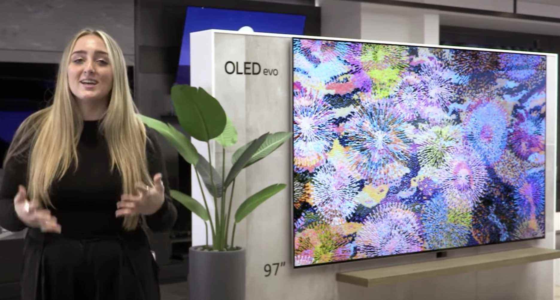 Téléviseur LG G2 OLED 97 pouces au mur