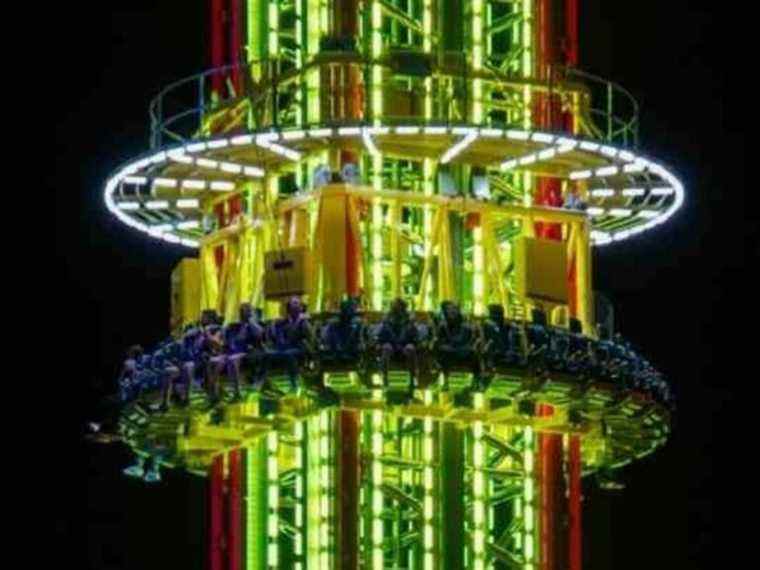 Un garçon de 14 ans tombe à mort de la plus grande tour de chute du monde dans le parc d’attractions d’Orlando