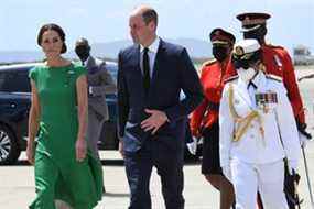 Certains membres de la famille royale sont dans notre hémisphère cette semaine.  Le prince William et Catherine, la duchesse de Cambridge, sont en visite officielle en Jamaïque.  Le voyage ne semble pas se dérouler très bien, étant donné qu'il y a des rumeurs selon lesquelles la Jamaïque envisage d'abolir la monarchie presque immédiatement après le départ du couple royal.