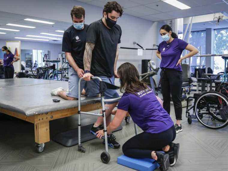 « C’est incroyable »: un joueur de hockey paralysé des Broncos reçoit une mise à niveau sur un appareil de la colonne vertébrale