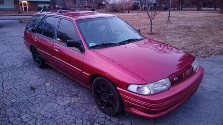 À 3 500 $, cette Ford Escort GT Wagon de 1994 est-elle un transporteur pour Hoonage ?