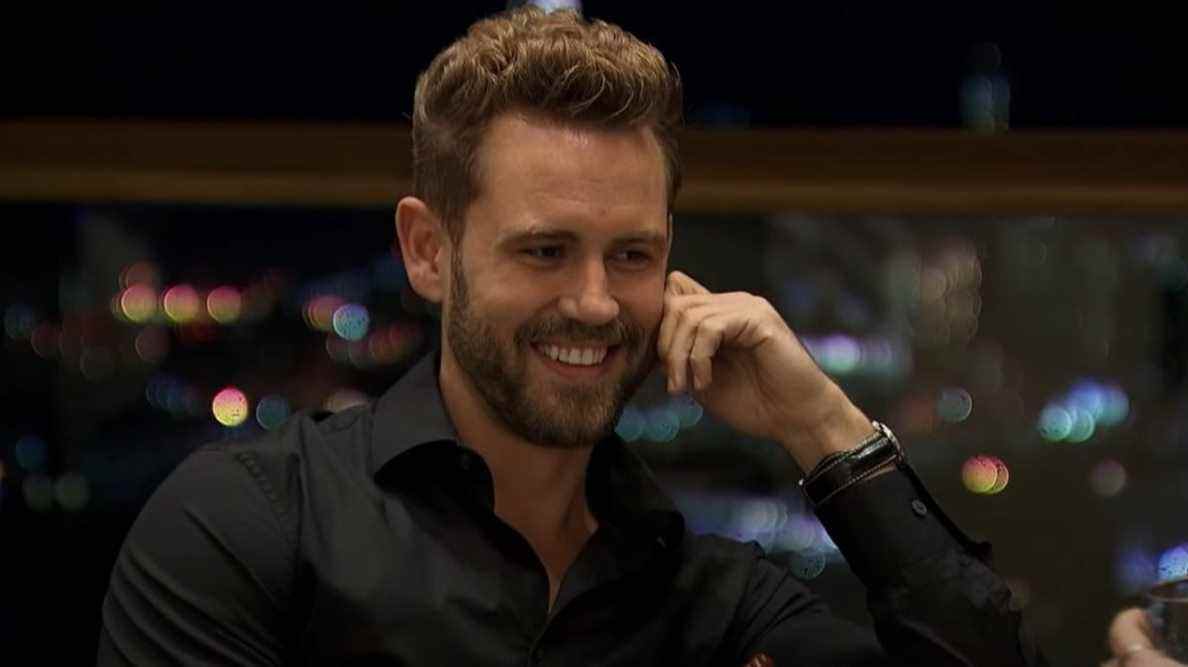 Alors que The Bachelor célèbre son 20e anniversaire, Nick Viall révèle l'épée à double tranchant de la renommée de la nation Bachelor
