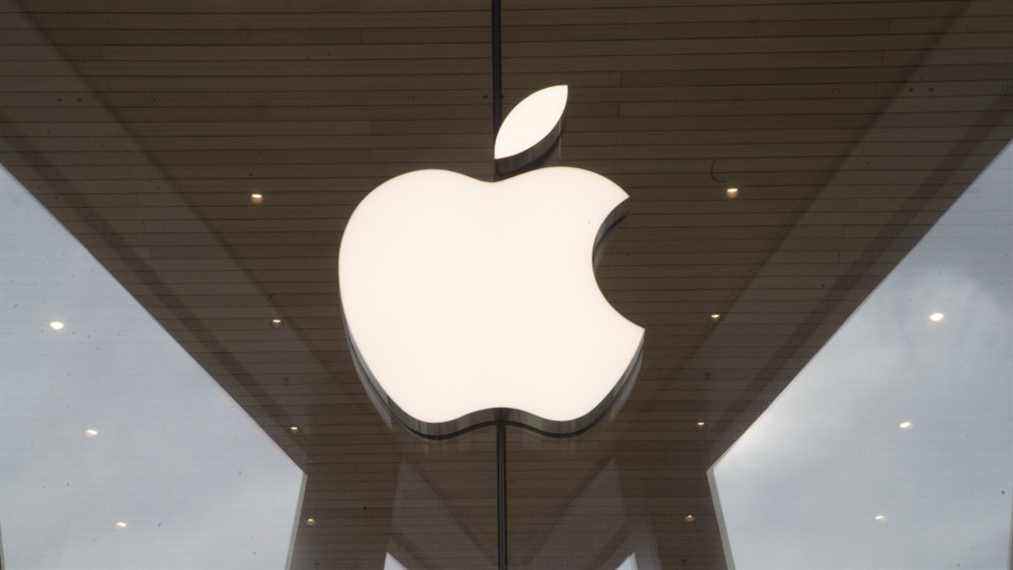 Apple suspend les ventes de produits en Russie, désactive le trafic et les incidents en direct sur les cartes de l'Ukraine.
	
	
