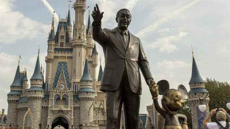 Après que la performance insensible de Disney World Parade soit devenue virale, la société publie une déclaration sur ce qui s'est passé
