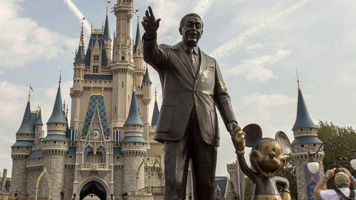 Après que la performance insensible de Disney World Parade soit devenue virale, la société publie une déclaration sur ce qui s'est passé
