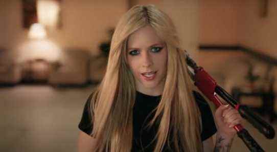 Avril Lavigne a le choix parfait pour la jouer dans un biopic aux côtés du film Sk8ter Boi prévu