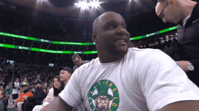 Big Baby a été pris en photo lors du match des Celtics aujourd’hui, et il le méritait pour cette chemise boiteuse