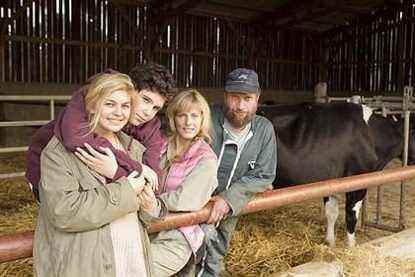 LA FAMILLE BELIER, de gauche à droite : Louane Emera, Luca Gelberg, Karin Viard, François Damiens, 2014. ©Mars Distribution/Courtesy Everett Collection