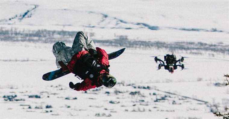 Ce drone personnalisé se rapproche de l’action du snowboard