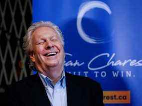 Jean Charest lance sa candidature à la direction du Parti conservateur lors d'un événement à Calgary, le 10 mars 2022.