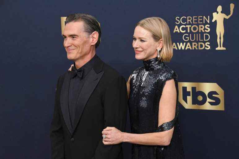 Billy Crudup et Naomi Watts arrivent au 28e Screen Actors Guild Awards qui s'est tenu au Barker Hangar de Santa Monica, en Californie, le dimanche 27 février 2022. (Photo de Athanlee B. Mirador/Sipa USA)(Sipa via AP Images)