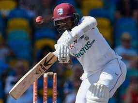 Kraigg Brathwaite des battes des Antilles lors de la cinquième et dernière journée du deuxième test entre les Antilles et l'Angleterre à Kensington Oval, Bridgetown, Barbade, le 20 mars 2022.