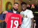 Drake et Alphonso Davies après que le Canada a battu le Panama 4-1 lors des qualifications de la Coupe du monde de la CONCACAF au BMO Field.