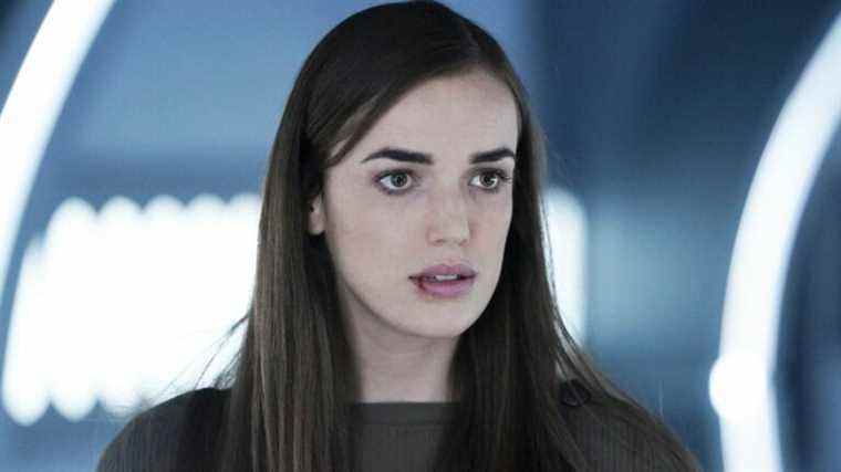 Elizabeth Henstridge des agents du SHIELD réagit au passage de la série Marvel à Disney +
