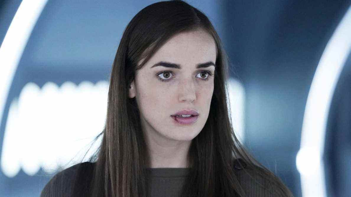 Elizabeth Henstridge des agents du SHIELD réagit au passage de la série Marvel à Disney +
