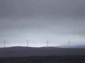 Des éoliennes sont visibles sur les îles Shetland, au nord de l'Ecosse.