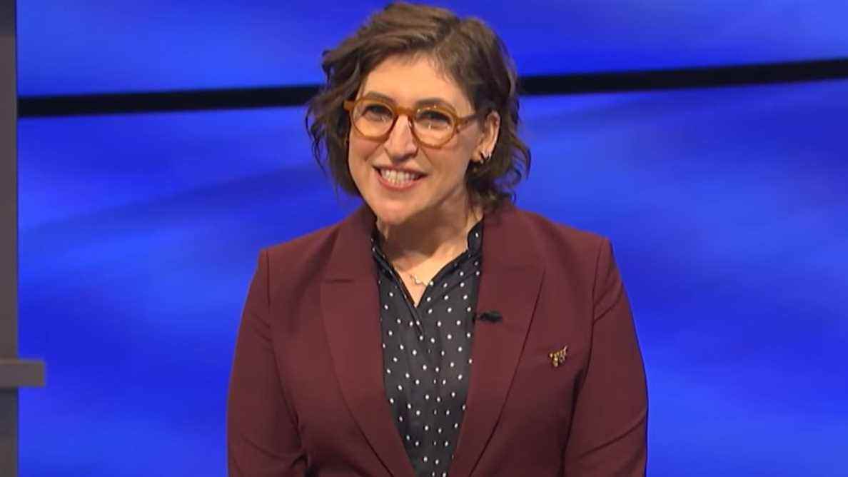  Est-ce que Mayim Bialik continuerait à héberger Jeopardy après cette saison?  Voici comment elle se sent
