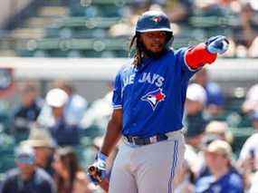 Vladimir Guerrero Jr., a obtenu une augmentation hier à 7,9 millions de dollars pour la saison 2022 – tout cela fait partie du processus d'arbitrage – mais son salaire monstrueux pourrait arriver plus tard cette année.