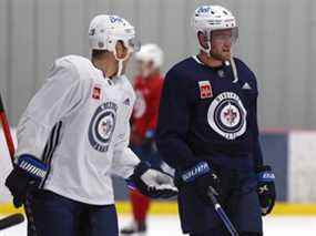 Si les Jets ne parviennent pas à gagner du terrain dans leur course aux séries éliminatoires avant la date limite des échanges du 21 mars, des échanges pour Andrew Copp (à droite) et Paul Stastny pourraient être explorés.