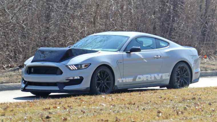 Ford Mustang Shelby GT350 Test Mule repéré avec un renflement de capot bizarre