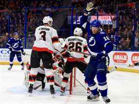 Corey Perry du Lightning de Tampa Bay célèbre un but en deuxième période lors d'un match contre les Sénateurs d'Ottawa à l'Amalie Arena le mardi 1er mars 2022 à Tampa, en Floride.