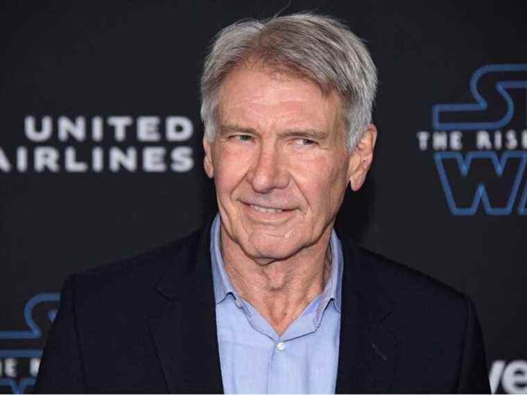 Harrison Ford aide à sauver un membre de l’équipe d’Indiana Jones après qu’il se soit effondré sur le plateau