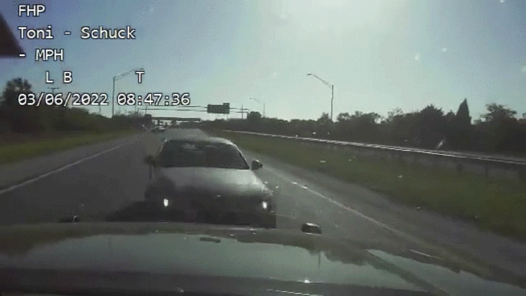 Highway Trooper empêche un conducteur ivre de se lancer dans une course sur route de 10 km