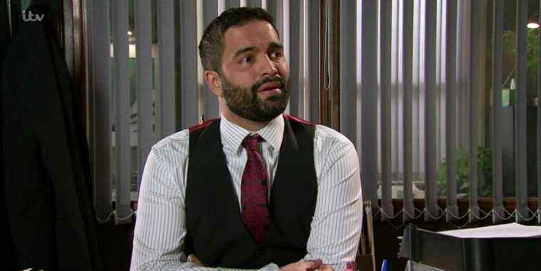 Imran Habeeb de Coronation Street fait une promesse à Abi pour leur bébé

