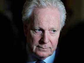 Jean Charest arrive pour un événement avec des partisans potentiels du caucus alors qu'il envisage de se présenter à la direction du Parti conservateur du Canada, à Ottawa, le 2 mars 2022.