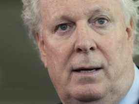 Jean Charest serait en train de chercher des appuis pour une éventuelle course à la direction du Parti conservateur.  Bien qu'il soit surtout connu comme ancien premier ministre libéral du Québec, Charest a été brièvement chef des progressistes-conservateurs dans les derniers jours du parti et a occupé quelques postes de bas niveau au sein du gouvernement Mulroney.  Il est, euh, également consultant pour Huawei.