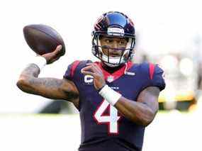 HOUSTON, TEXAS – 03 JANVIER: Deshaun Watson # 4 des Houston Texans participe à des échauffements avant un match contre les Titans du Tennessee au NRG Stadium le 03 janvier 2021 à Houston, Texas.  (Photo de Carmen Mandato/Getty Images)