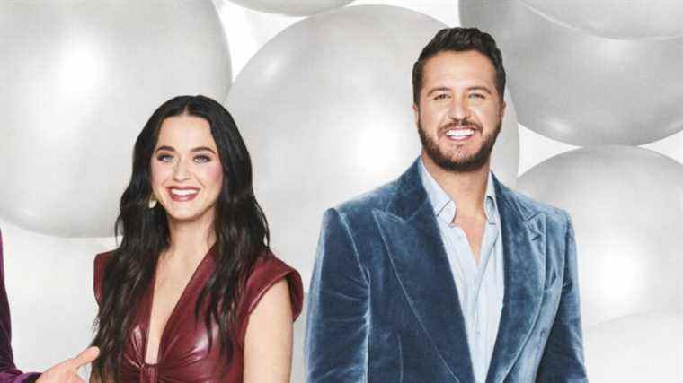 Katy Perry et Luke Bryan d'American Idol s'amusent à échanger après le dysfonctionnement de la garde-robe de la pop star
