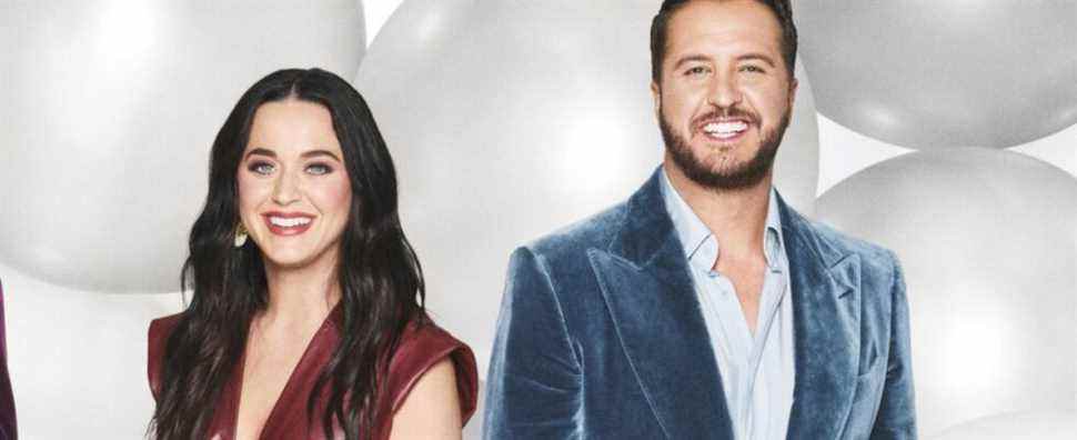 Katy Perry et Luke Bryan d'American Idol s'amusent à échanger après le dysfonctionnement de la garde-robe de la pop star