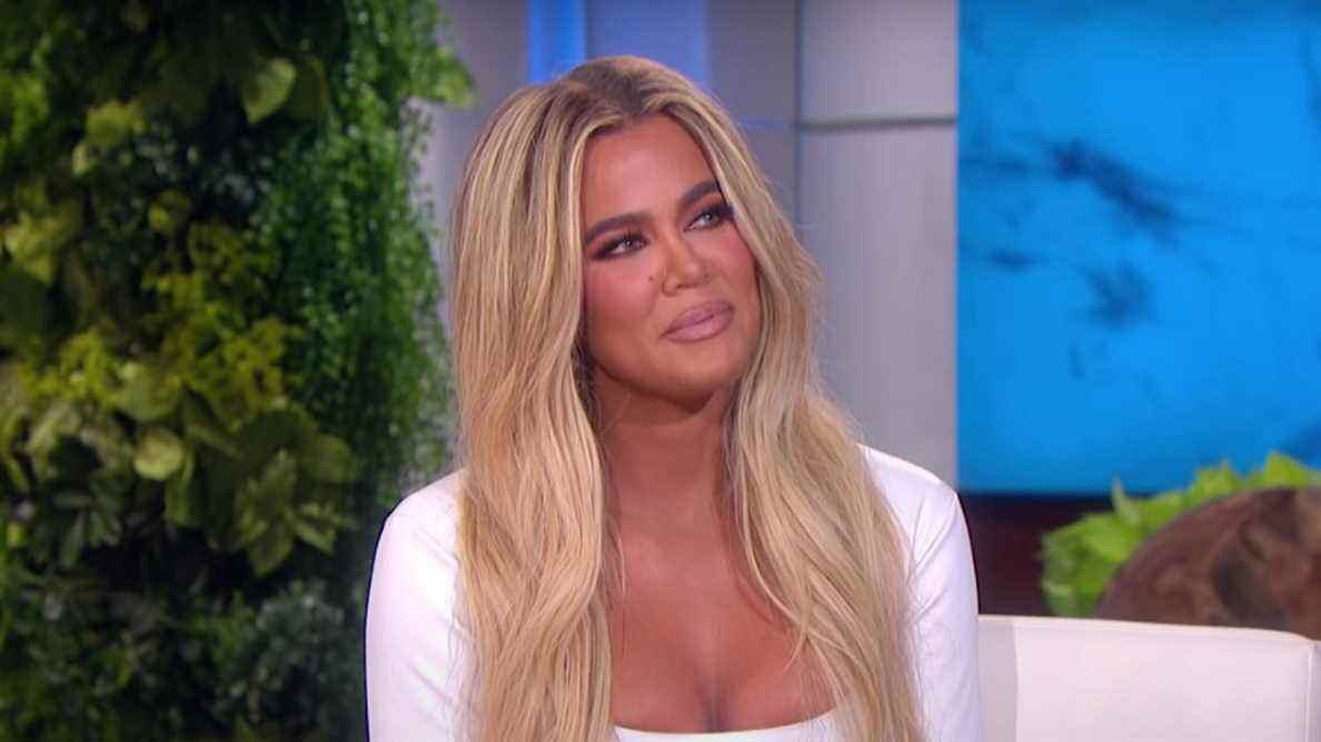 Khloe Kardashian se rend compte que Kim et Kourtney sont toujours appelées plus jolies qu'elle par les tabloïds
