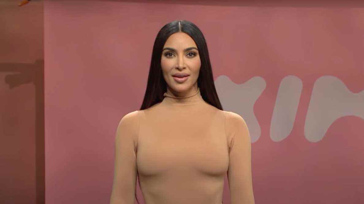 Kim Kardashian vient de laisser tomber la même photo de bikini une deuxième fois, mais elle avait une bonne raison
