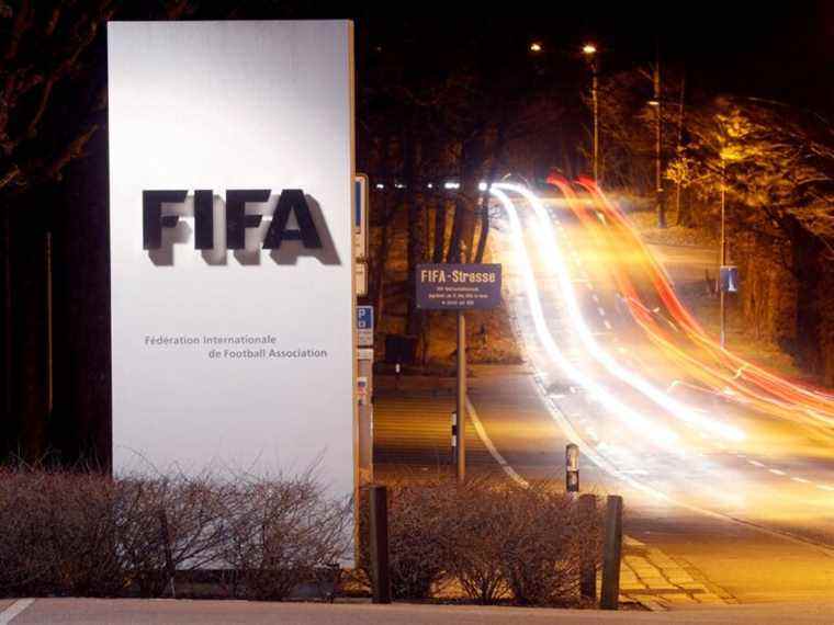 La FIFA et l’UEFA suspendent les équipes russes du football international