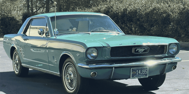 La Ford Mustang de 1966 est notre choix du jour aux enchères pour apporter une remorque