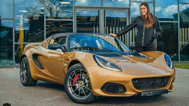 La dernière Lotus Elise va à la femme dont elle porte le nom