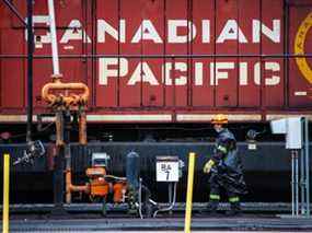 Le Chemin de fer Canadien Pacifique Ltée et la Conférence ferroviaire de Teamsters Canada (CFTC) n'ont pas réussi à s'entendre avant la date limite de 0 h 01 le 20 mars.