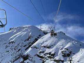 Monter sur le télésiège Peak Express jusqu'au sommet de Whistler à 7 500 pieds est quelque chose que tout le monde devrait vivre.