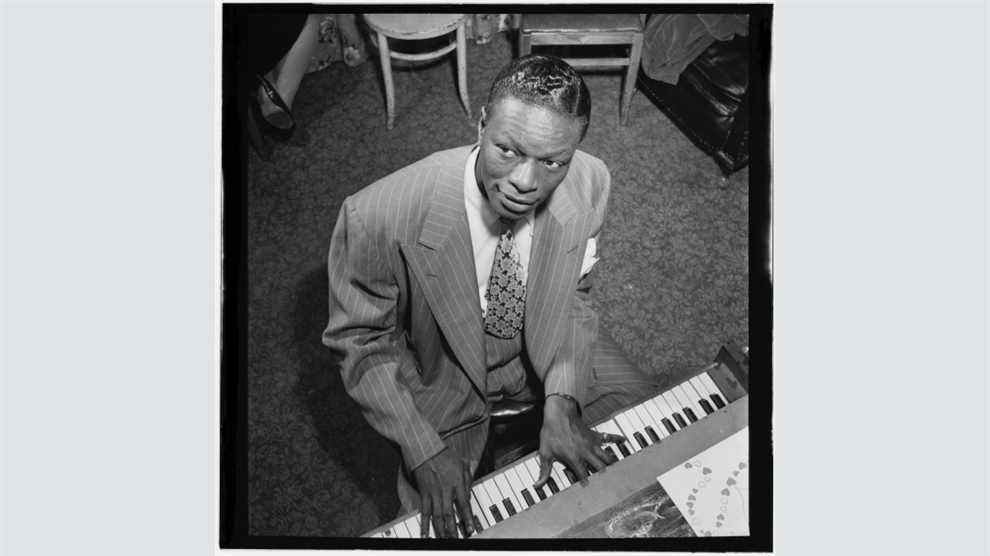 La succession de Nat King Cole vend une « large gamme de droits » au groupe d'artistes emblématiques d'Irving Azoff
	
	
