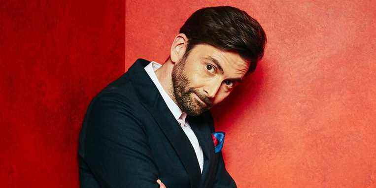 L'animateur de Comic Relief, David Tennant, annonce le changement de format du Red Nose Day en direct

