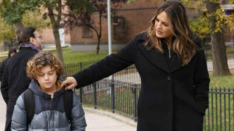 Law And Order: L'acteur Noah Benson de SVU partage des histoires "impressionnantes" de BTS sur la pendaison avec Mariska Hargitay et Ice-T
