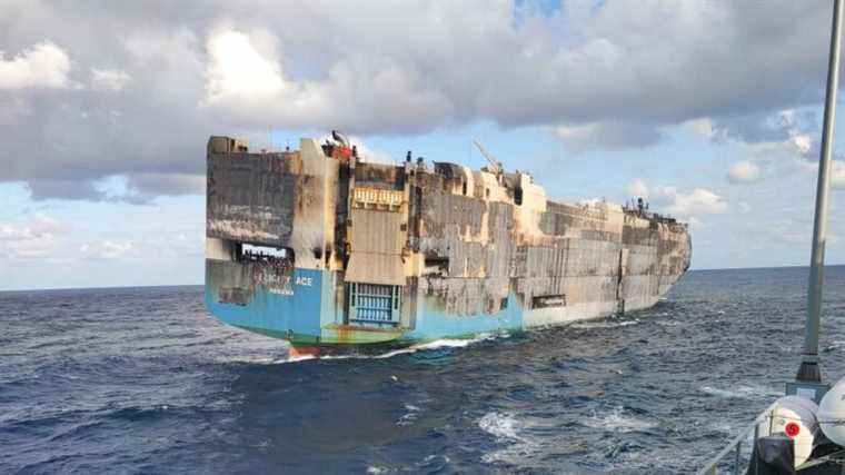 Le cargo Felicity Ace coule avec des Porsche, des Audi et des Lamborghini à bord