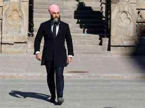 Le chef du Nouveau Parti démocratique, Jagmeet Singh, arrive à une conférence de presse pour annoncer un nouvel accord avec les libéraux à Ottawa, Ontario, Canada le 22 mars 2022. REUTERS/Patrick Doyle