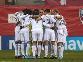 Les joueurs du Toronto FC se rassemblent avant le match contre le FC Dallas.